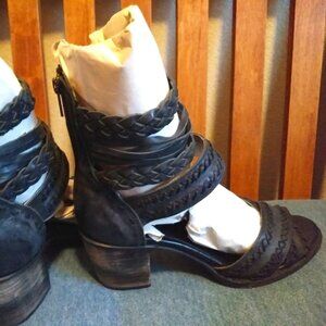 Rare Black Freebird Axel Women's Sandal sz 10